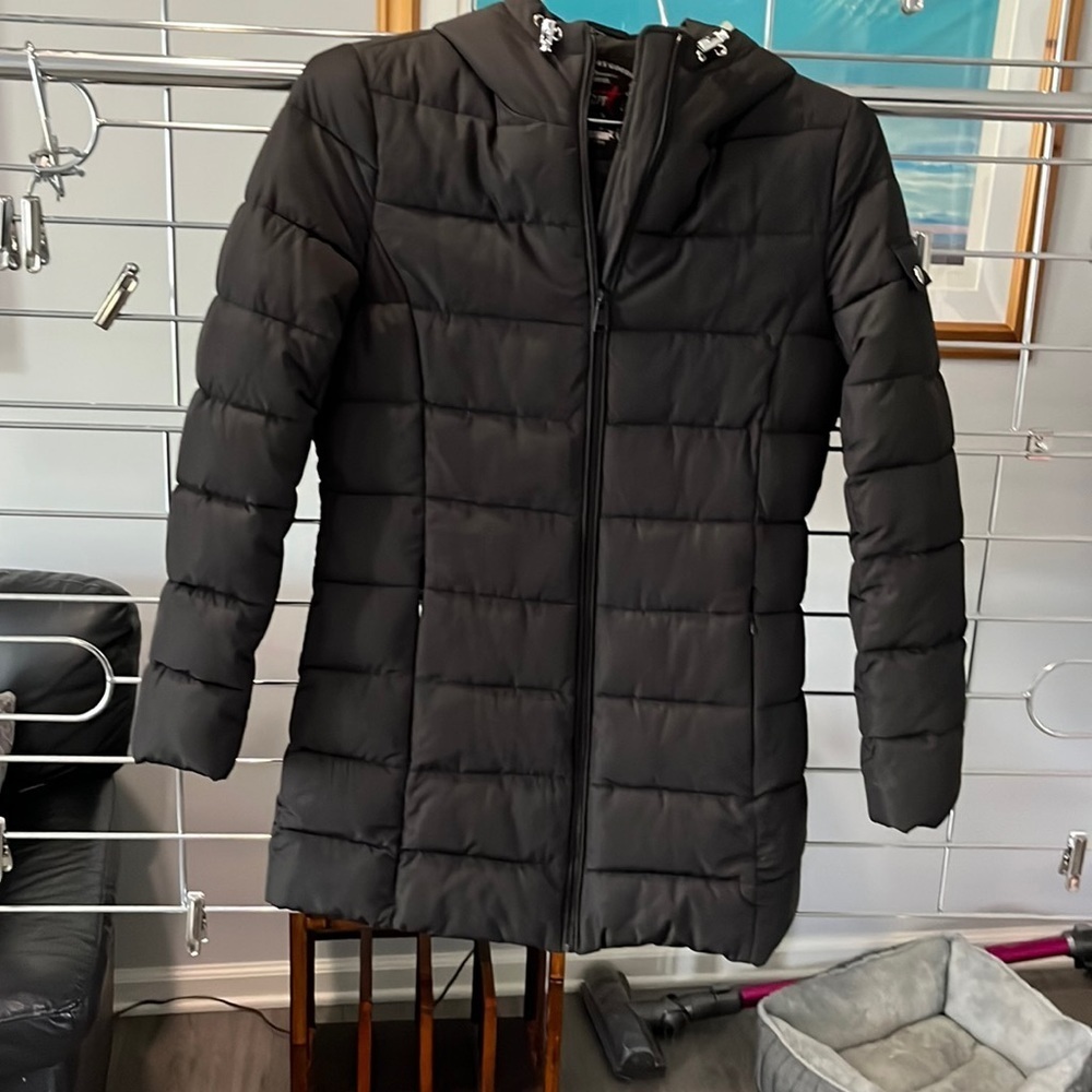 Women’s black puffer jacket size small jr💙